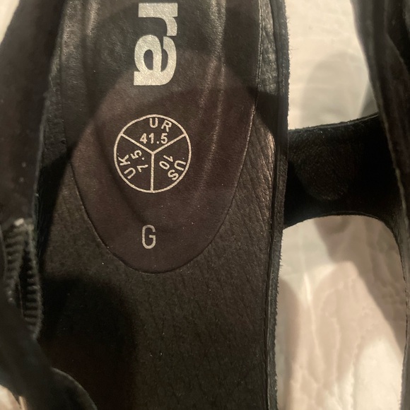 Gorgeous Ara sandals. Kid suede so incredibly soft and comfy. Size 10 US - Picture 6 of 10